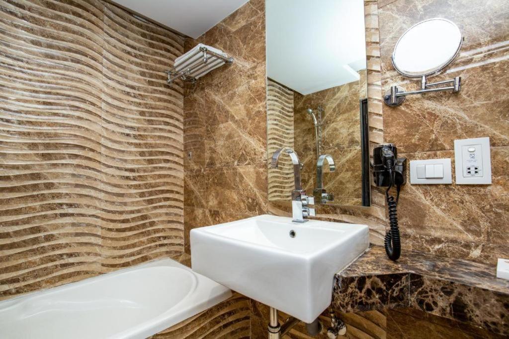 Hotel Tu Casa International Near Delhi Airport New Delhi Bagian luar foto